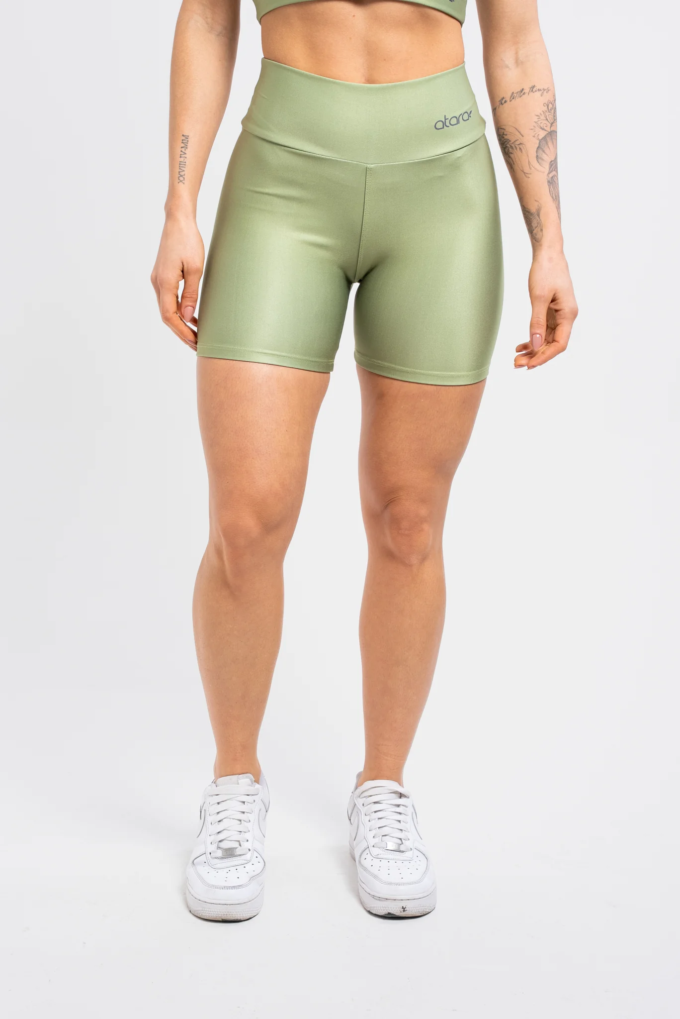 Bermuda Estampa Lisa Verde Musgo