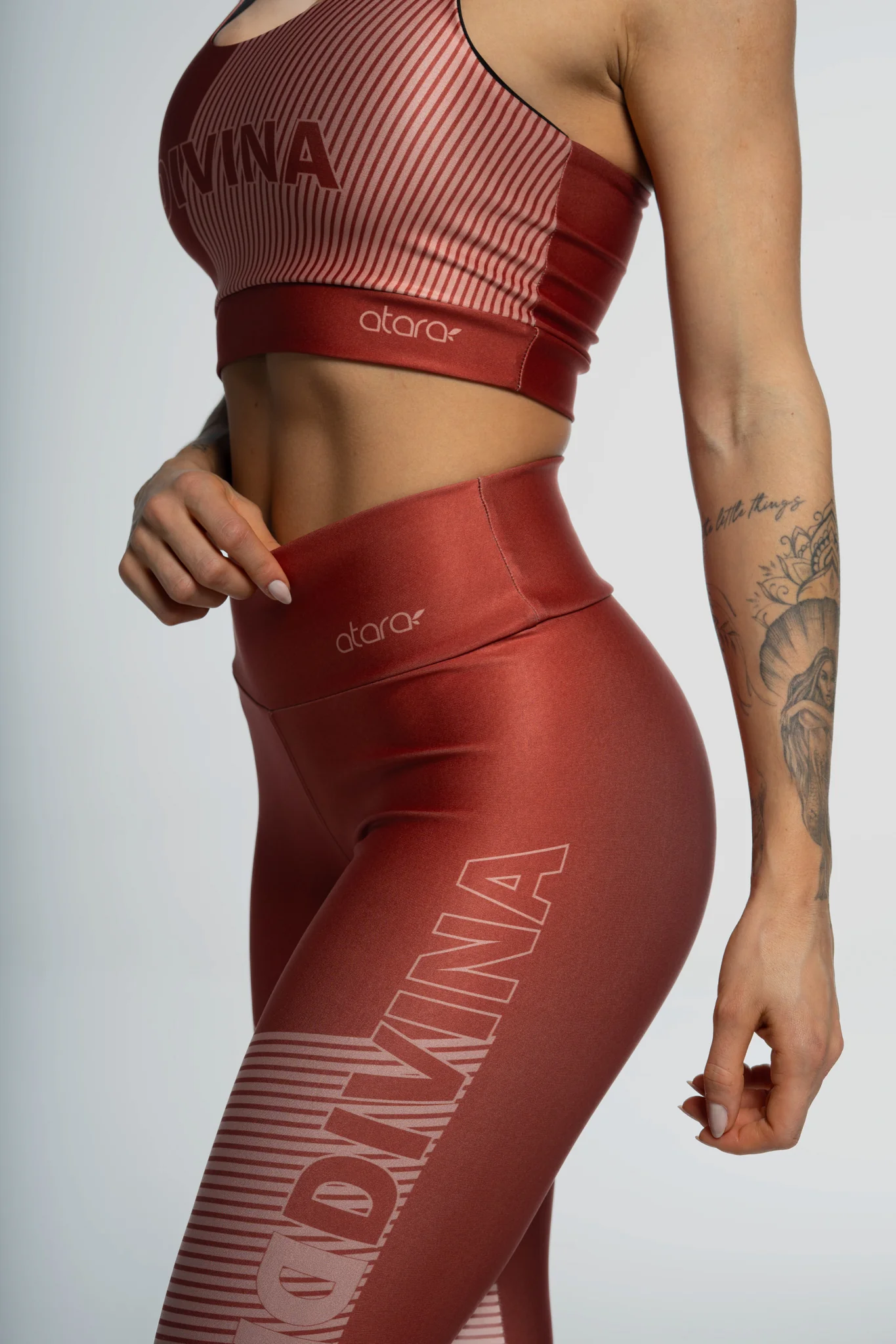 Legging Estampa Localizada Listra Lateral Marrom - Image 3